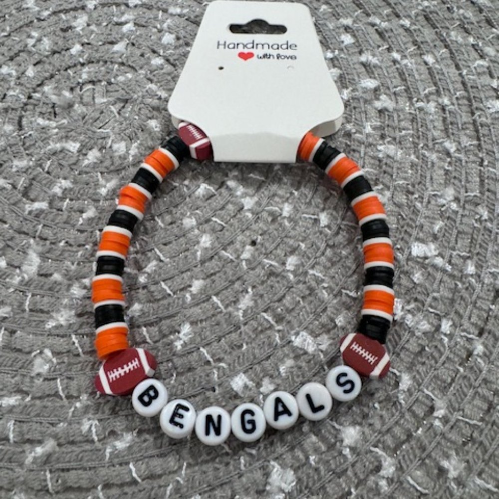 Single Clay Beaded Bracelet Themed With Your Favorite Sports Team